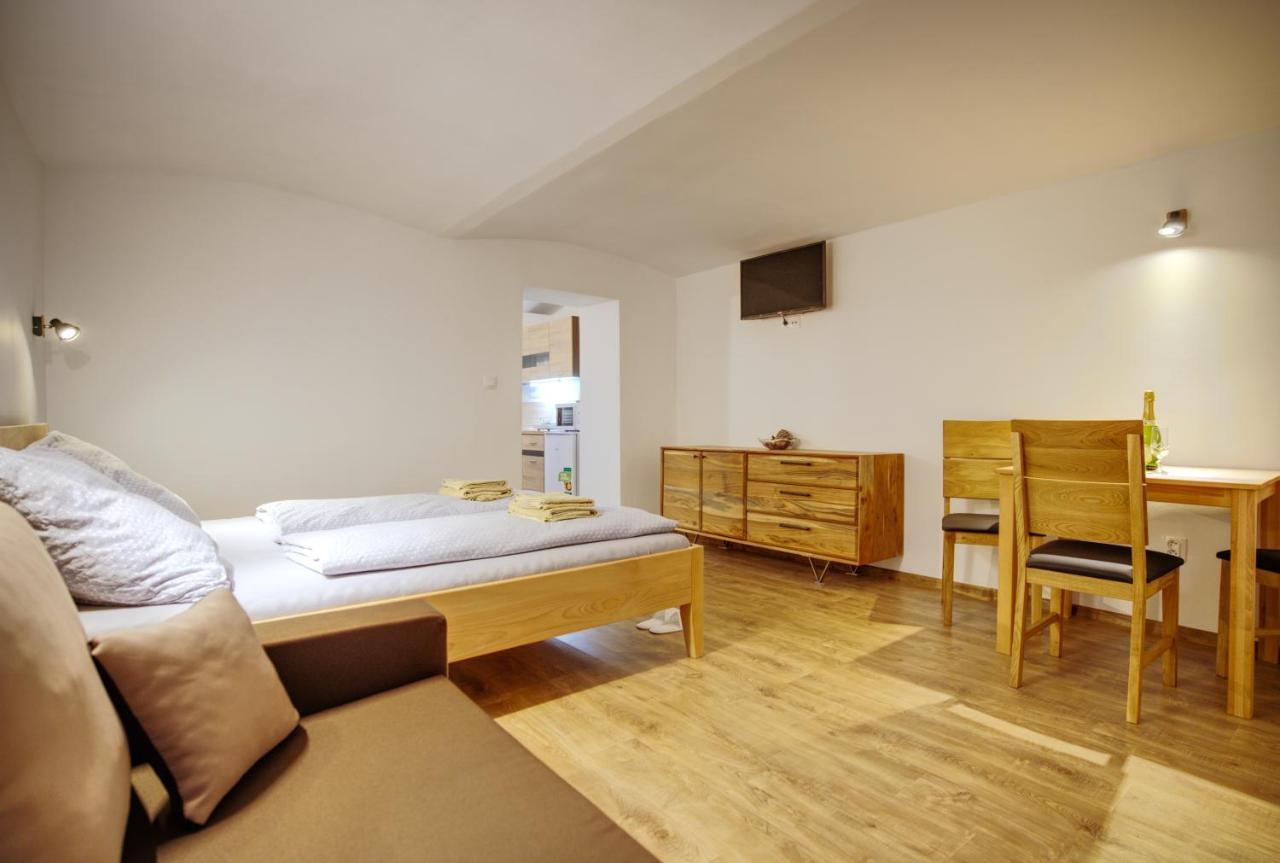 Apartmanek Mezi Kopci Lägenhet Jáchymov Exteriör bild